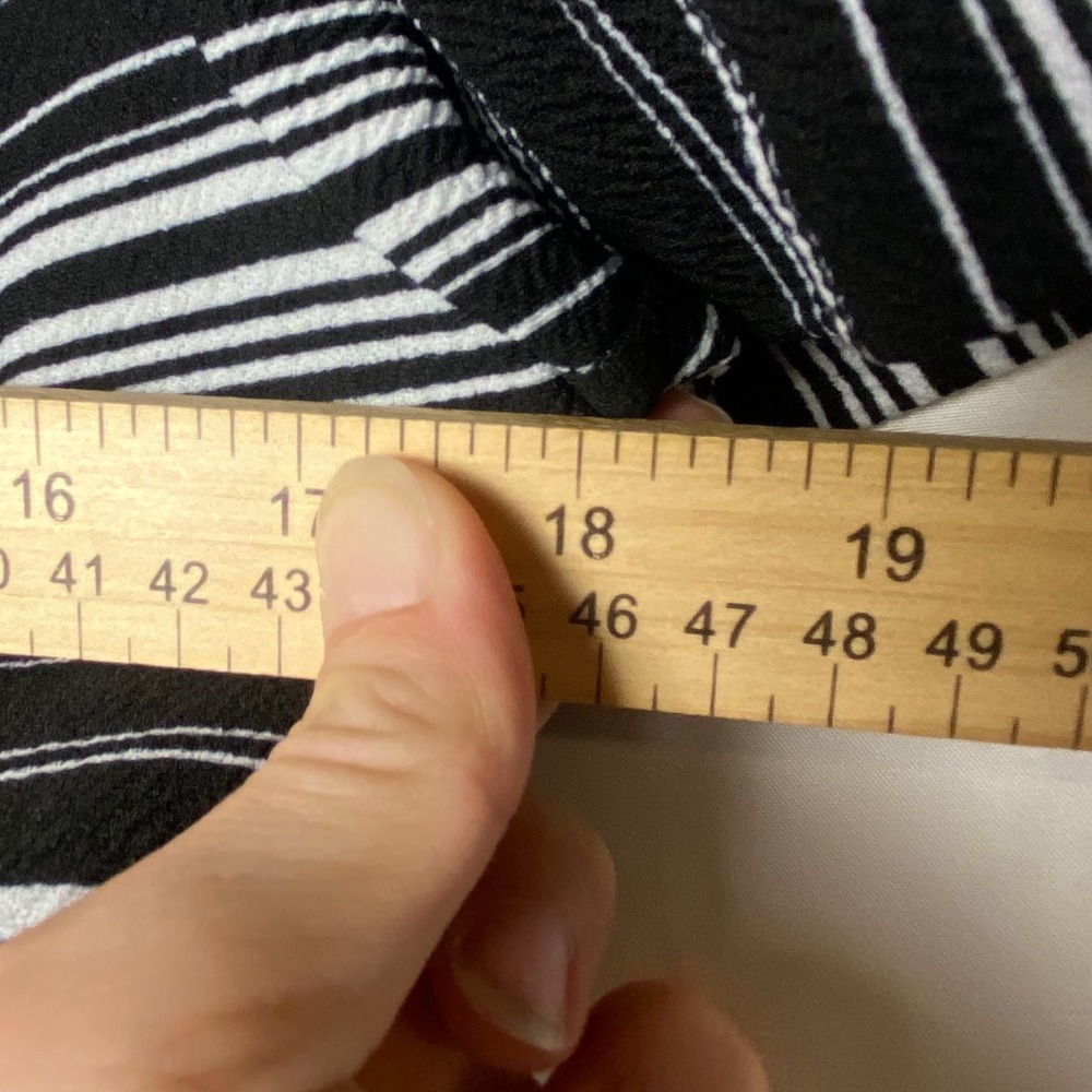 Roz & Ali cropped Jumpsuit Women's 10 Black White Striped Career V Neck Pockets - Picture 6 of 9